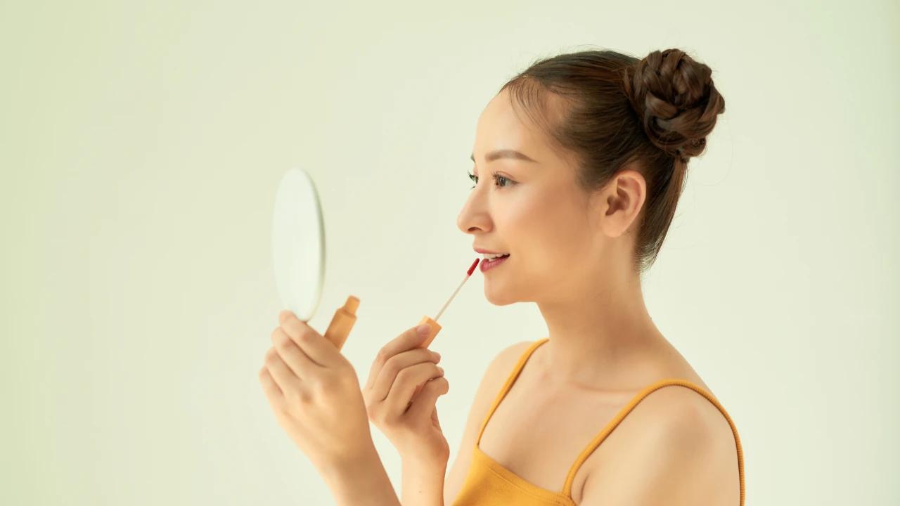 Gaya Bibir Natural untuk Musim Liburan, Intip Rahasia Soft Ombre Lips ala MAJIKA