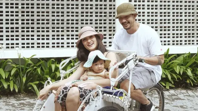 Rio Dewanto dan Atiqah Hasiholan