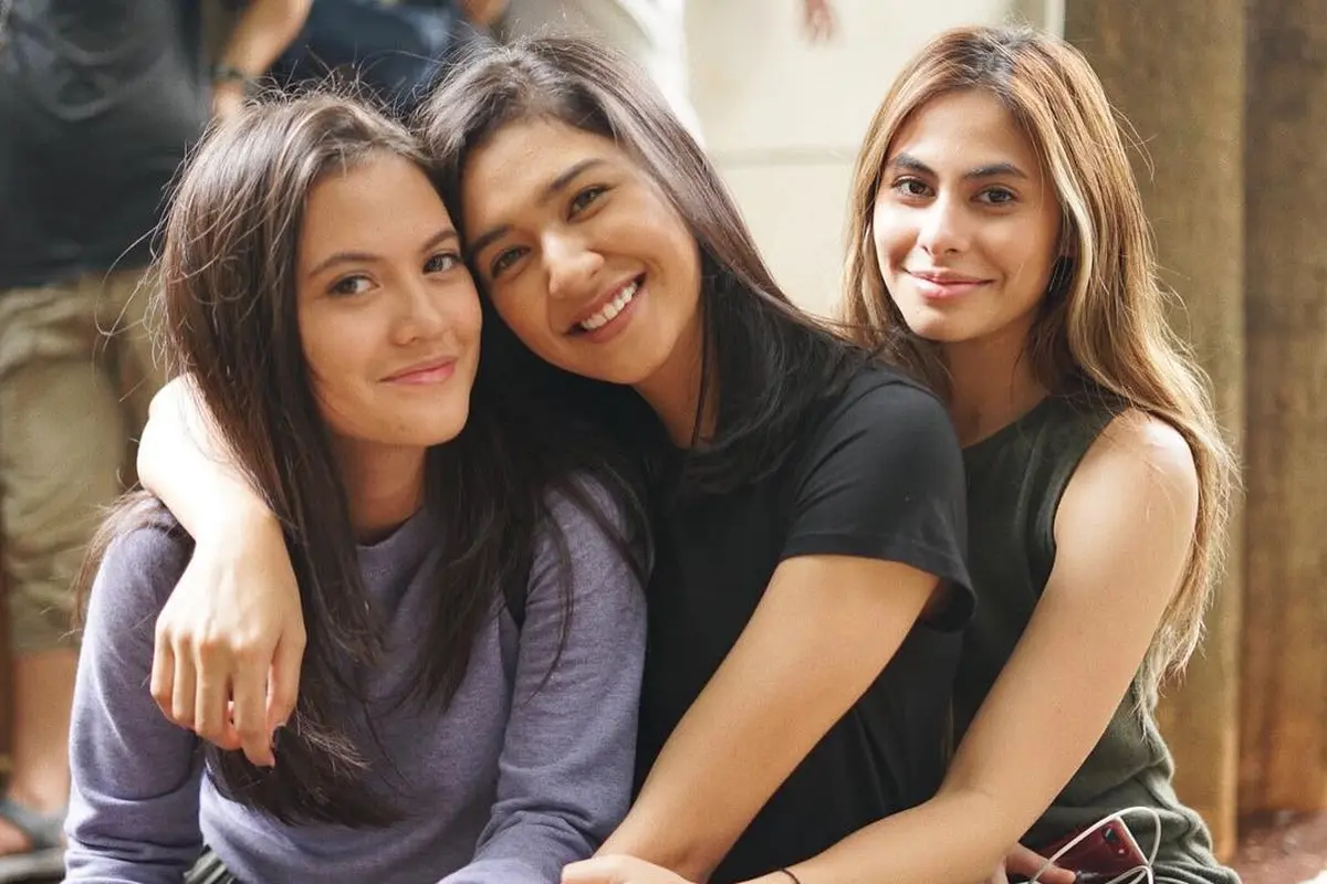 [Bintang] Cantiknya Mikha Tambayong, Marsha Aruan dan Valerie Thomas, Persahabatan Beda Paras Wajah yang Sama-sama Flawless