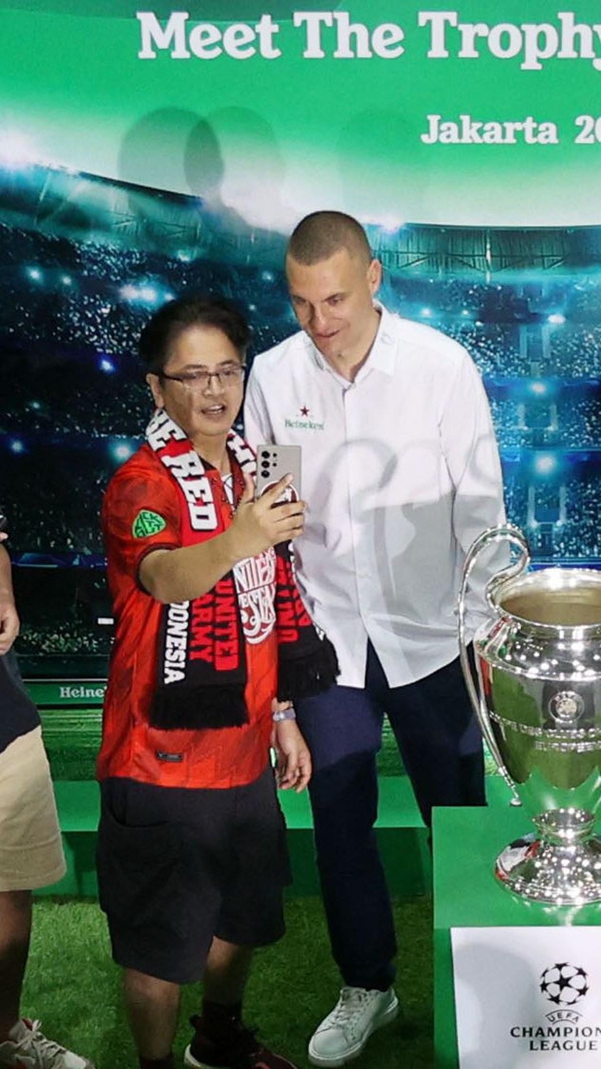 Kehadiran Vidic dalam acara tersebut mendapat sambutan meriah dari para penggemar Manchester United.&nbsp;Foto: Bola.com/M iqbal Ichsan
