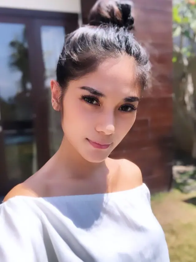 Ribut dengan Vannesa Angel, Ini 7 Potret Terbaru Pesinetron Garneta Haruni