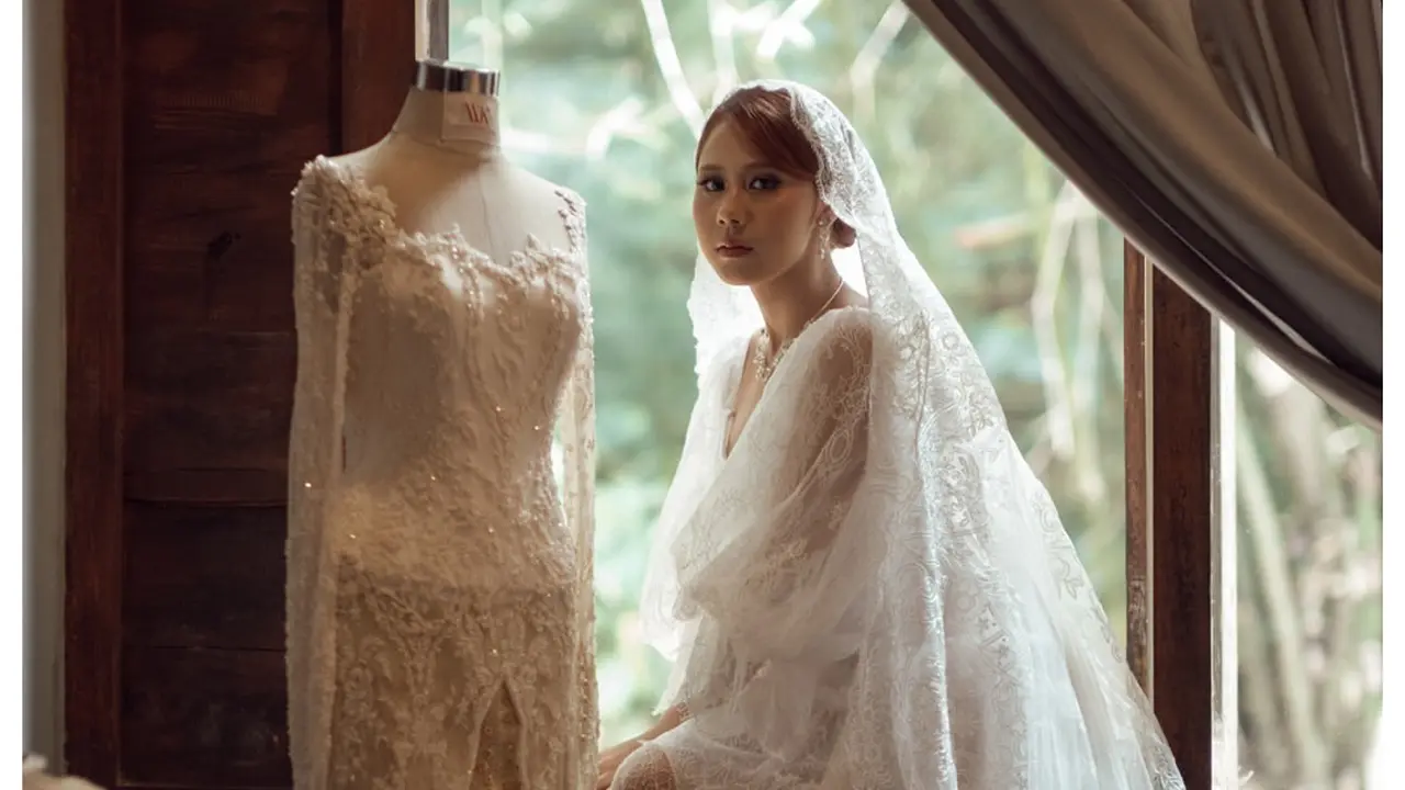 Cantiknya Bridal Robe Nadin Amizah Bergaya Vintage ala Putri di Negeri Dongeng yang Romantis