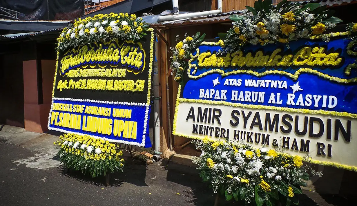 Duka cita disampaikan Menteri Hukum dan HAM, Amir Syamsudin, atas wafatnya Guru Besar Hukum Tata Negara UI Prof Harun Al Rasyid,  (13/8/2014). (Liputan6.com/Faizal Fanani)
