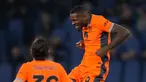 Pemain Inter Milan Marcus Thuram melakukan selebrasi usai mencetak gol ke gawang Lazio pada pertandingan sepak bola Serie A Liga Italia di Stadion Olimpiade Roma, Italia, Minggu (17/12/2023). (AP Photo/Andrew Medichini)