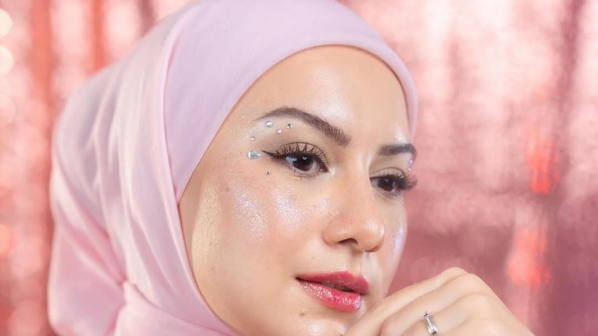 Tren Skinimalism Masih Populer, Makeup Tipis yang Menonjolkan Kulit Sehat