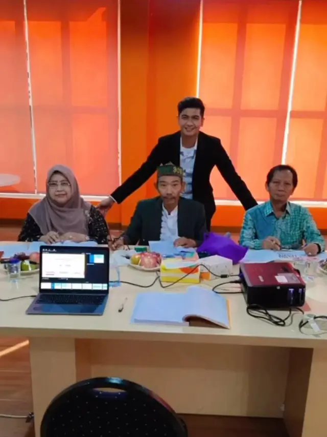 6 Potret Teuku Ryan Lulus S2 dengan Predikat Cumlaude, Ria Ricis Ungkap Rasa Bangga