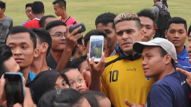 Sudah dua dekade Cristian Gonzales berkarier. Ia ingin membuat museum kecil untuk jadi saksi perjalanannya di Indonesia.