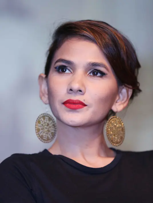 Apalagi dalam film layar lebar biopik itu, harus berlogat Jawa. Kesulitan dirasakan karena perbedaan logat dari tempat kelahirannya. (Nurwahyunan/Bintang.com)