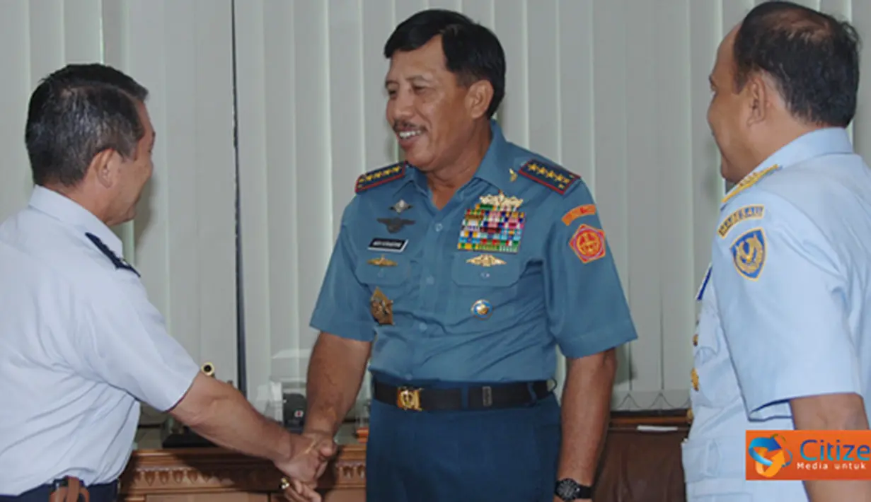 Panglima TNI Laksamana TNI Agus Suhartono menerima kunjungan kehormatan Kepala Staf Angkatan Udara (Kasau) Jepang, Jenderal Iwasaki Shigeru. 