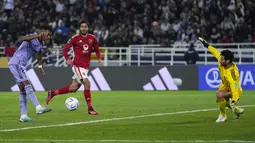 Penyerang Real Madrid Rodrygo (kiri) mencetak gol ketiga timnya ke gawang Al-Ahly dalam duel semifinal Piala Dunia Antarklub 2022 di Prince Moulay Abdellah Stadium, Maroko, Kamis (9/2/2023) dini hari WIB. Pesta gol Madrid dibuka oleh Vinicius Junior di menit ke-42, dilanjutkan dengan Federico Valverde (46'), Rodrygo (90+2'), dan Sergi Arribas (90+8'). (AP Photo/Manu Fernandez)