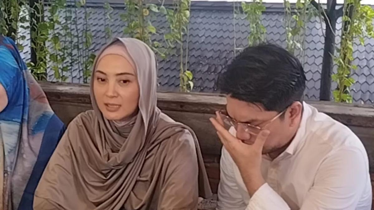 Della Puspita dan Arman Wosi Jadi Korban Dugaan Penipuan Travel Umrah, Nama Baik Ikut Dipertaruhkan