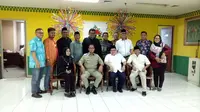 Anies Baswedan bersama pengurus LKB / Liputan6 / Nadiyah Fitriyah