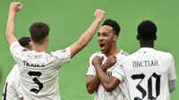 Penyerang Arsenal, Pierre-Emerick Aubameyang (kedua kanan) berselebrasi usai mencetak gol ke gawang Liverpool pada laga Community Shield di stadion Wembley di London, Sabtu, (29/8/2020). (Justin Tallis / Pool via AP)