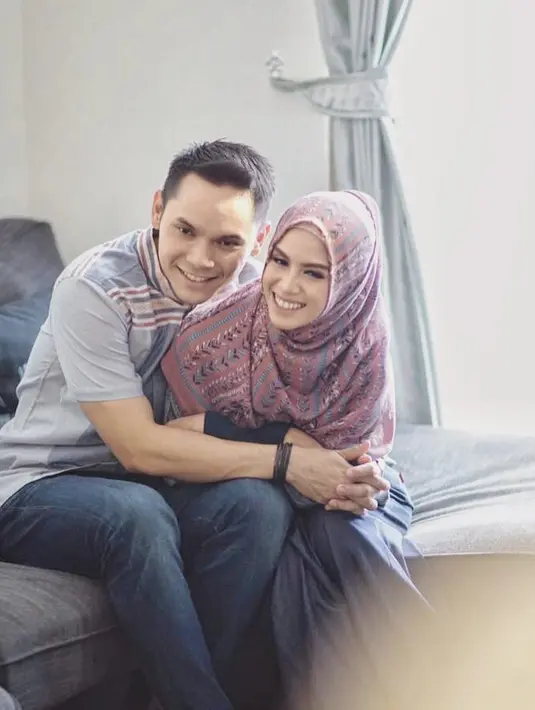 Enam bulan kemudian, Ben dan Ines menikah. 30 Juli 2016, keduanya menikah secara mewah di Jakarta. Banyak yang meragukan keharmonisan rumah tangga pasangan ini. (Instagram/nesyanabila)