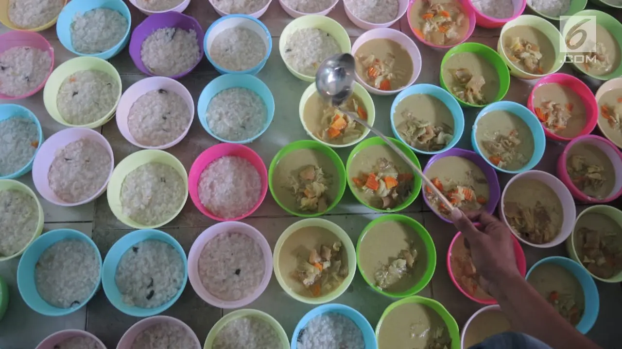 Tradisi Buka Puasa Bersama dengan Bubur India di Masjid Pekojan Semarang