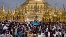 Buddha Purnima atau hari Waisak adalah perayaan penting bagi umat Buddha, memperingati kelahiran, pencerahan, dan wafatnya Siddhartha Gautama. (Sai Aung MAIN/AFP)