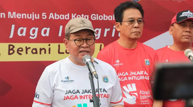 Kurangi Polusi, Pramono Ajak Warga Gunakan Transportasi Umum