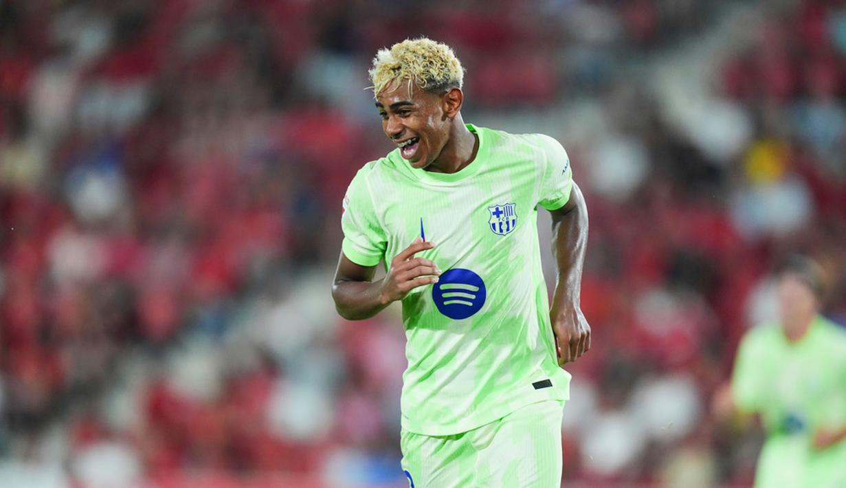 Barcelona memulai musim La Liga 2025/2026 dengan performa mengesankan. Blaugrana meraih kemenangan meyakinkan 3-0 saat berkunjung ke kandang Real Mallorca di Stadion Son Moix pada Minggu (17/8/2025) dini hari WIB. (AP Photo/Joan Mateu Parra)
