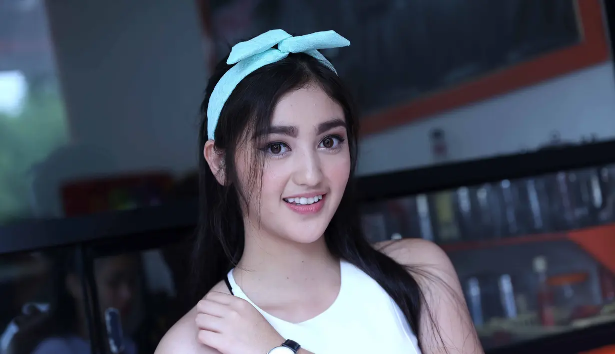 Dalam sinetron produksi SinemArt yang ditayangkan sejak Senin (20/2) Ranty Maria kaget dengan antusias masyarakat yang cukup besar. Ia merasa senang dengan sambutan sinetron yang dibintangi bersama Amar Zoni tersebut. (Nurwahyunan/Bintang.com)