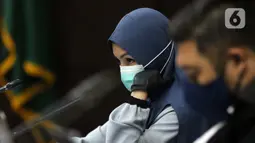 Terdakwa suap dan tindak pidana pencucian uang terkait pengurusan fatwa Mahkamah Agung untuk Djoko S Tjandra, Pinangki Sirna Malasari saat sidang di Pengadilan Tipikor Jakarta, Senin (7/12/2020). Sidang mendengar keterangan saksi, salah satunya Andi Irfan Jaya. (Liputan6.com/Helmi Fithriansyah)