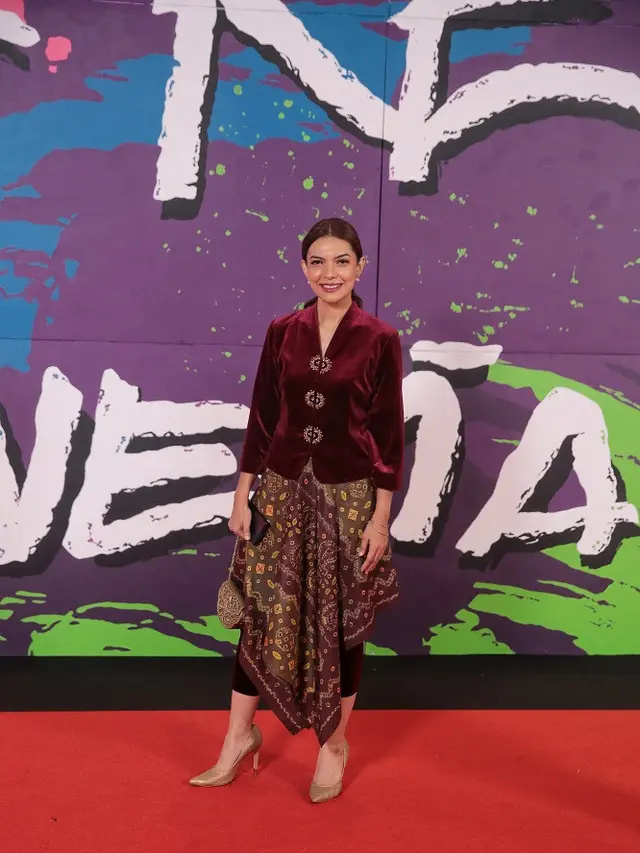 17 Potret Gaya Artis di Red Carpet FFI 2022, Dian Sastro hingga Anya Geraldine