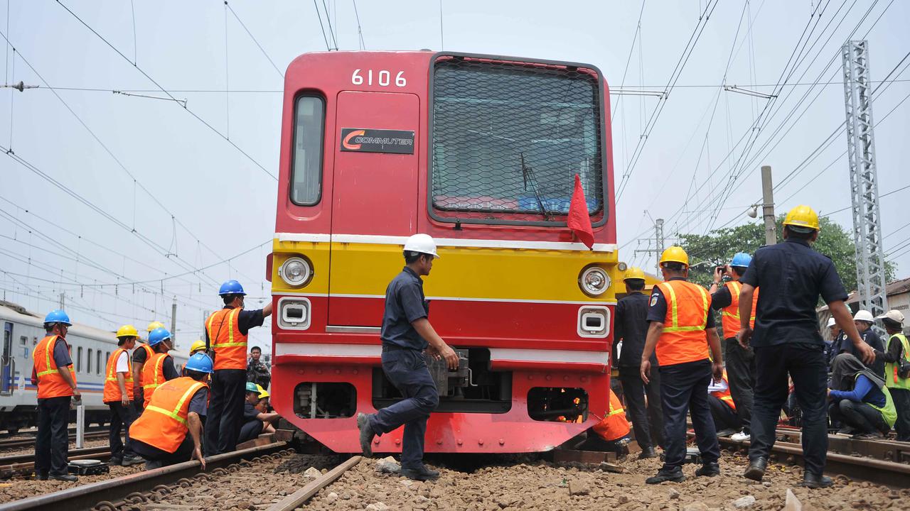 Commuter Line Bogor-Jatinegara Anjlok