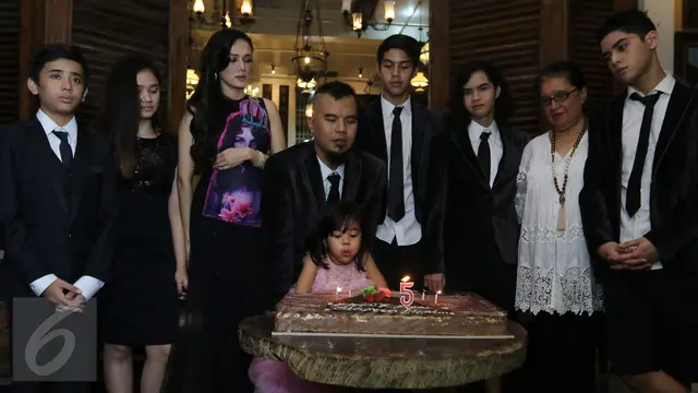 20160225-Intip Potret Elegan Keluarga Ahmad Dhani Lewat Foto Nuansa Hitam-Jakarta