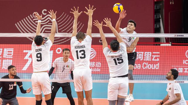 Foto: Tumbangkan Afghanistan, Timnas Bola Voli Putra Indonesia Berpeluang Lolos ke Babak 12 Besar Asian Games Hangzhou 2022
