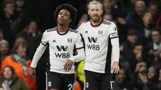 Sebagai kiblat sepak bola Benua Amerika bersama Argentina, Brasil tak pernah putus menghasilkan pemain-pemain dengan kemampuan skill di atas rata-rata. Hal inilah yang menjadi salah satu pertimbangan klub-klub di liga top Eropa untuk berlomba mendatangkan para pemain asal Brasil. Seperti di Liga Inggris musim 2022/2023 yang tengah berjalan, tercatat ada 5 pemain asal Brasil yang didatangkan langsung dari klub Brasil oleh beberapa klub di Liga Inggris. Berikut daftar kelima pemain tersebut. (AP Photo/ Alastair Grant)