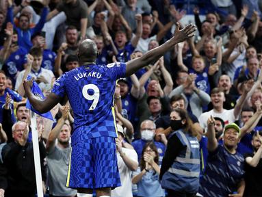 Romelu Lukaku - Pemain timnas Belgia ini memiliki kemampuan luar biasa dengan menguasai lima bahasa yakni, Inggris, Spanyol, Belanda, Prancis dan Portugis. Striker Chelsea itu juga bergelar sarjana pariwisata dan hubungan masyarakat. (AP/Antonio Calanni)