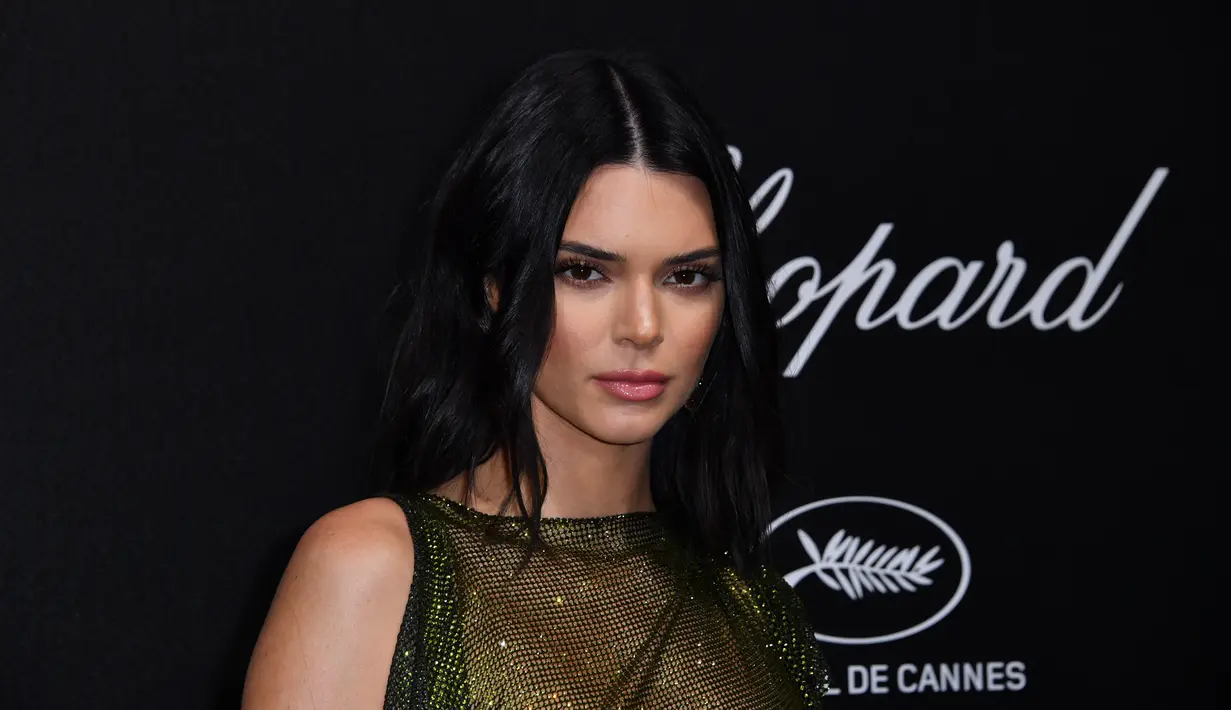 "Kapapun Kendall Jenner memulai hubungan, ia selalu mengatakan bahwa tak menginginkan hubungan yang serius," ujar sumber. (YANN COATSALIOU  AFP)