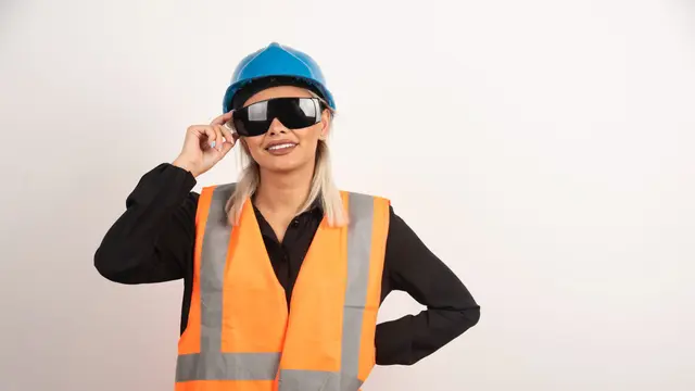 5. Lindungi Kulit dengan Perlengkapan Tambahan [Dok/freepik.com]