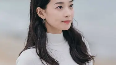 Potret Shin Min Ah Dan Kim Seon Ho Yang Bikin Nggak Sabar Nonton Drakor Hometown Cha Cha Cha Entertainment Fimela Com