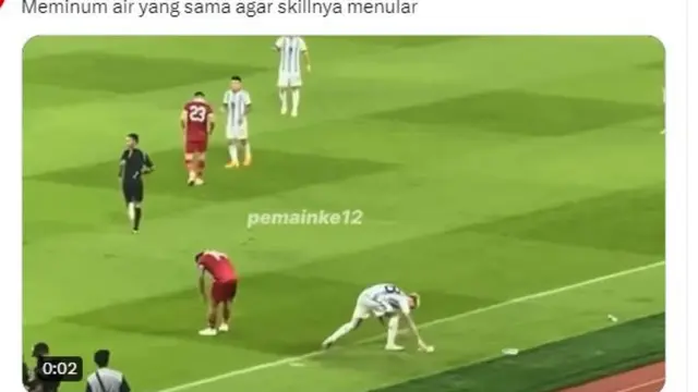Alejandro Garnacho Kepergok Kamera Minum Air Botol Bekas Asnawi Mangkualam di Laga Indoneisa vs Argentina