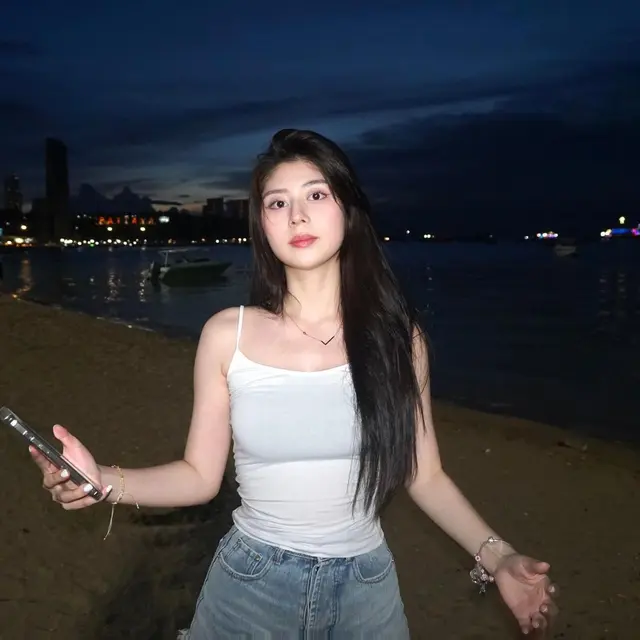 Potret cantik Lydia Onic dengan rambut terurai (credit: instagram/lydiaaas__)