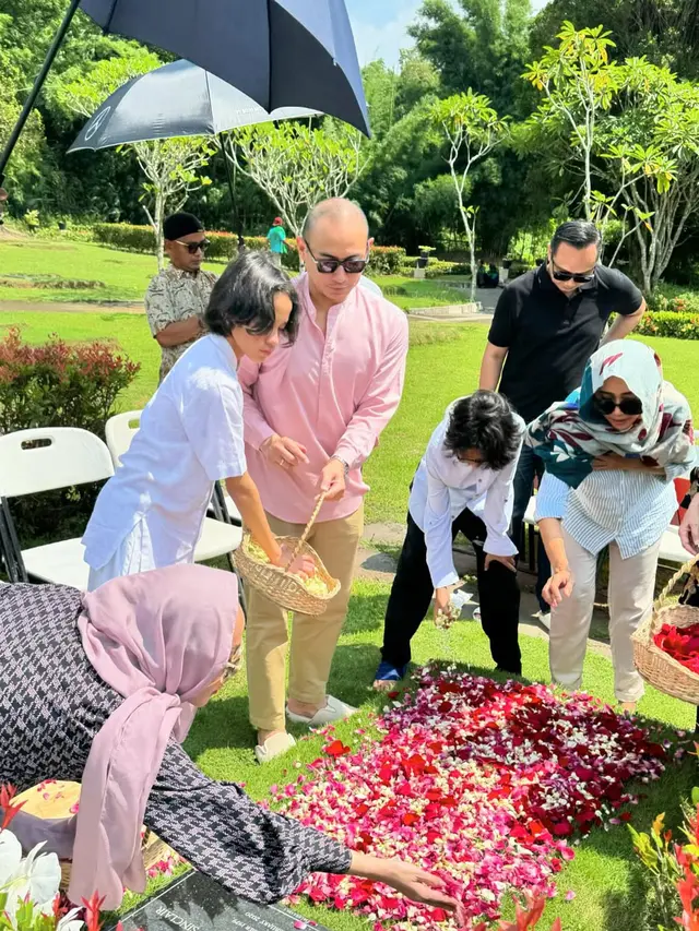 Potret Kedekatan Noah Sinclair dengan Tiko Aryawardhana (Instagram/@noah.sinclair)