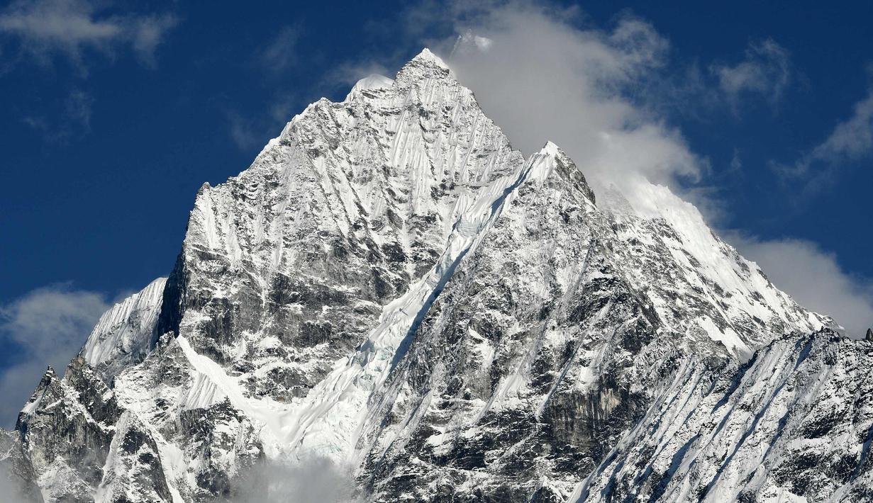 Foto Menengok Pesona Gunung Himalaya Dari Desa Khumjung Global