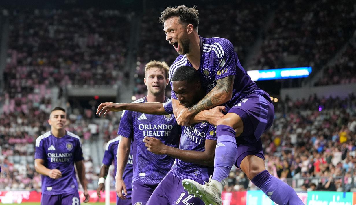 Situasi diperparah setelah Tyrese Spicer mencetak gol pada menit injury time yang membuat Orlando City menang comeback 4-3 atas Inter Miami. (AFP/Calvin Hernandez)