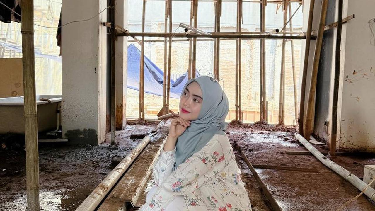Netizen Terpaku Dengan Sepatunya