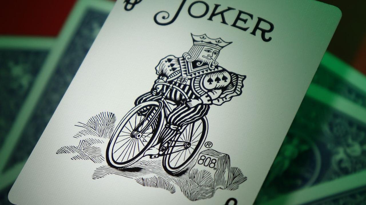 Film Joker selalu menimbulkan euforia massa di kalangan penggemarnya. Terlebih sejak dibuatnya film Joker pada 2019 lalu, karakter yang semula hanya dipandang sebagai musuh bebuyutan Batman ini berhasil meraih banyak simpati lantarana kisah hidupnya yang 