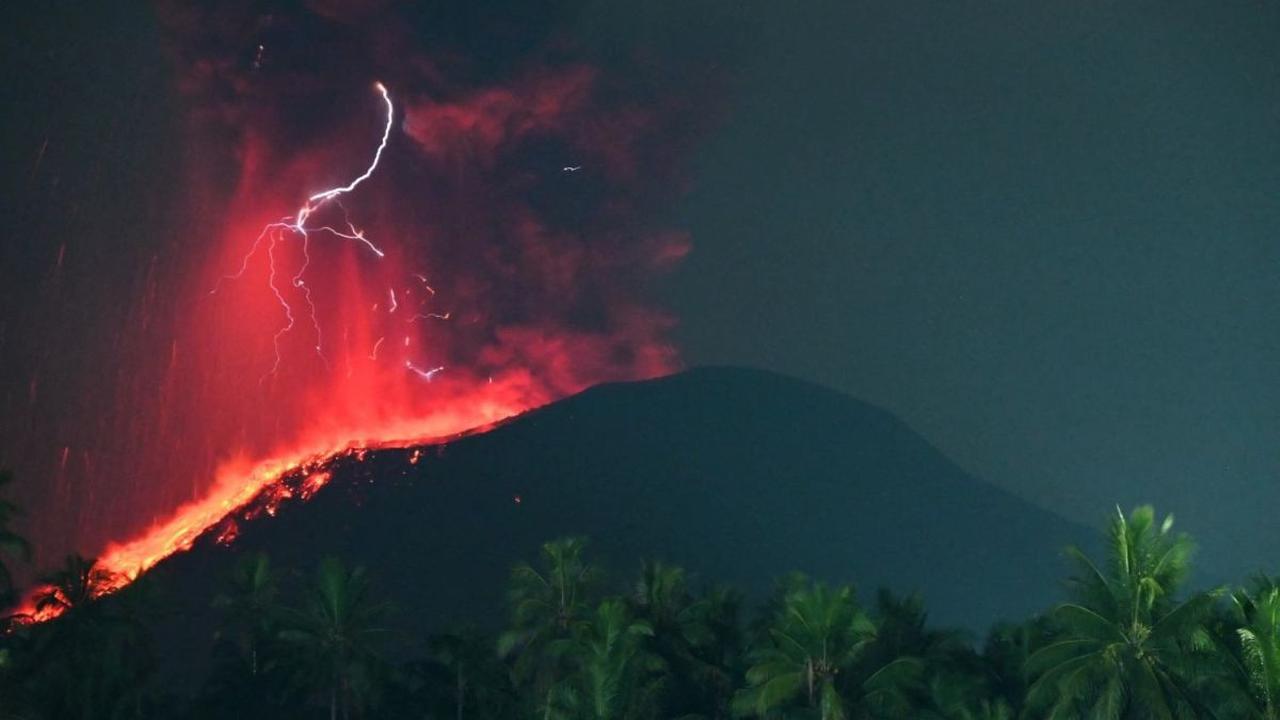 Pada 1-15 Mei 2024 kegempaan yang tercatat di Gunung Ibu sebanyak 40 kali gempa letusan, tujuh kali gempa guguran.