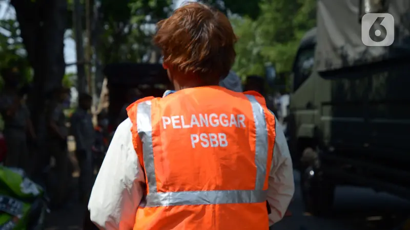 Sanksi Pelanggar PSBB di Pasar Gembrong