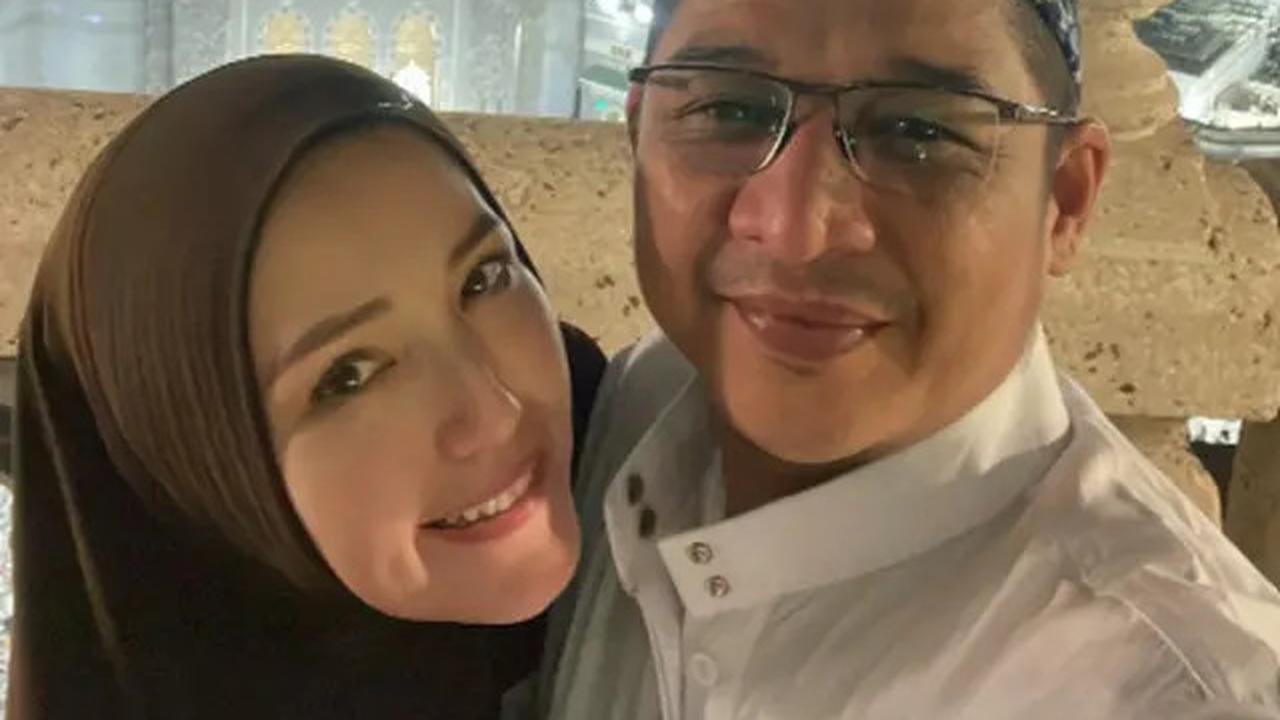 Potret Kebersamaan Pasha Ungu dan Adelia Jalani Ibadah Haji di 2025, Penuh Kehangatan