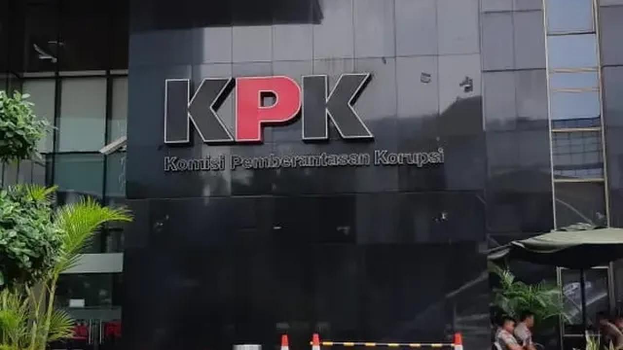 Mengingat urgensi audiensi tersebut, besar harapan pegawai KPK agar kegiatan tersebut tidak tertunda dengan alasan apapun.