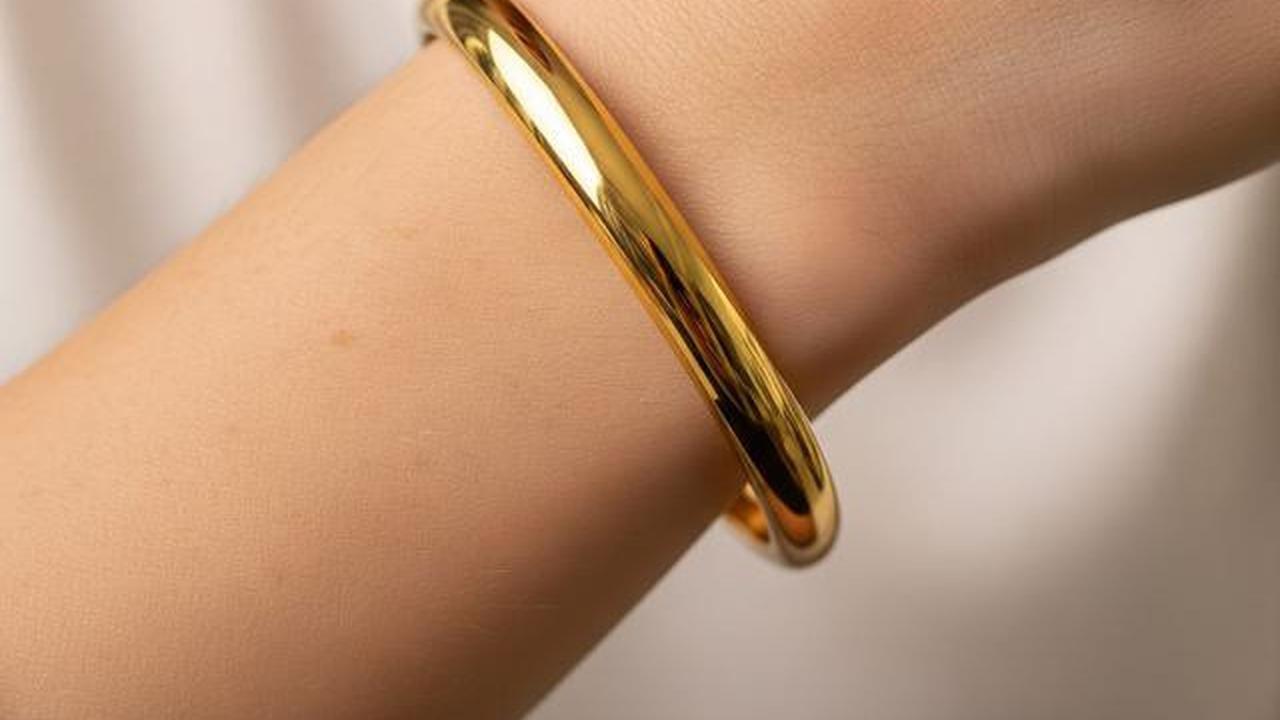 15 Rekomendasi Gelang Emas Elegan untuk Ibu Paruh Baya yang Timeless, Hadiah Spesial Hari Ibu