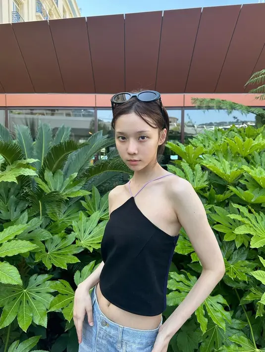 Dalam foto yang diunggahnya di Instagram, pemilik nama Kim Minjeong itu tetap tampak flawless. [Instagram @Im_winter]