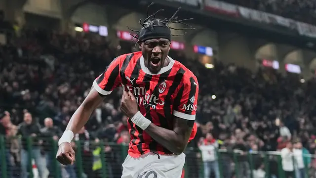 Foto: Gol Tendangan Roket Hakan Calhanoglu Gagalkan Kemenangan AC Milan di Semifinal Coppa Italia, Inter Selamat dari Kekalahan