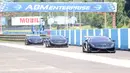 Tiga pebalap GP2 Campos Racing tengah memacu Lamborghini pada ajang Taxi Ride di Sirkuit Sentul, Bogor, Selasa (2/8/2016). (Bola.com/Nicklas Hanoatubun)