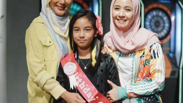 6 Potret Keakraban Laudya Cynthia dengan Mantan Istri Emran, Kompak