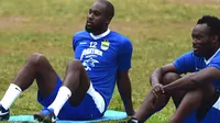 Carlton Cole Kembali Latihan, Djanur Tak Banyak Komentar